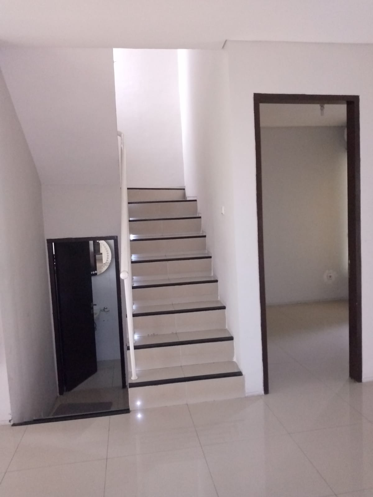 Rumah Disewakan Semi Furnished di Cluster Elysium Lippo Cikarang